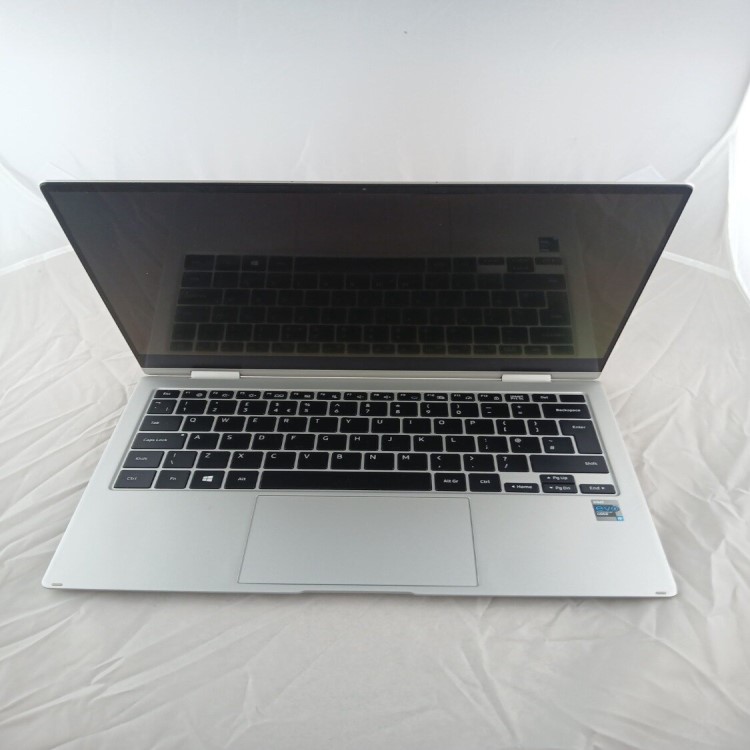Refurbished Samsung 935QDB Core i5-1130G7 8GB RAM 256GB SSD 13.3 Inch Windows 11 Home Touchscreen Convertible Laptop