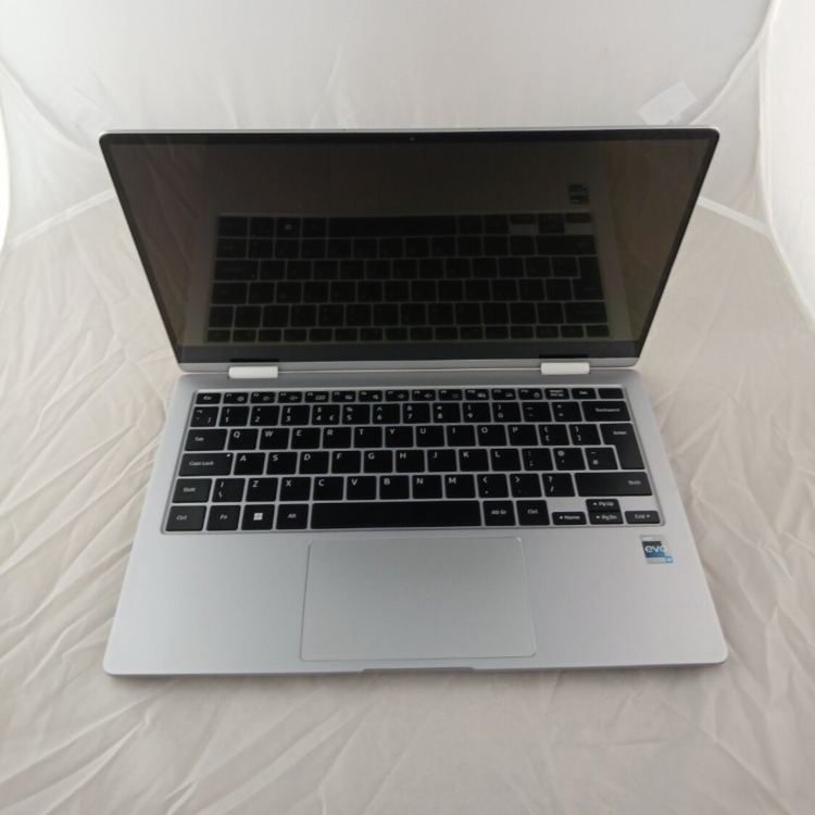 Refurbished Samsung 730QED Core i5-1235U 8GB RAM 256GB SSD 13.3 Inch Windows 11 Home Touchscreen Convertible Laptop