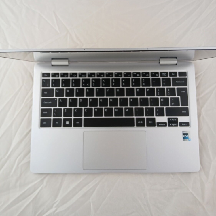 Refurbished Samsung 730QED Core i5-1235U 8GB RAM 256GB SSD 13.3 Inch Windows 11 Home Touchscreen Convertible Laptop