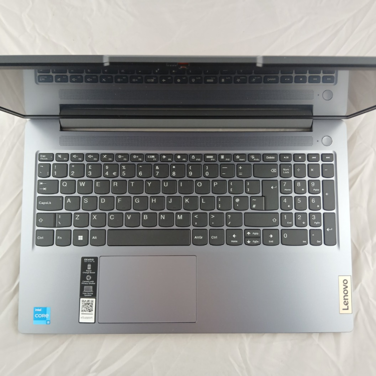 Refurbished Lenovo IdeaPad Slim 3 15IRU8 Core i3-1305U 8GB RAM 512GB SSD 15 Inch Windows 11 Home Laptop