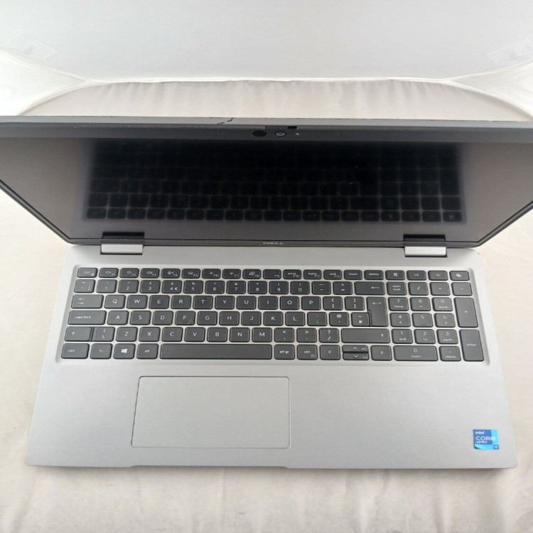 Refurbished Dell Latitude 5520 Core i7-1185G7 16GB RAM 256GB SSD 15.6 Inch Windows 11 Home Laptop