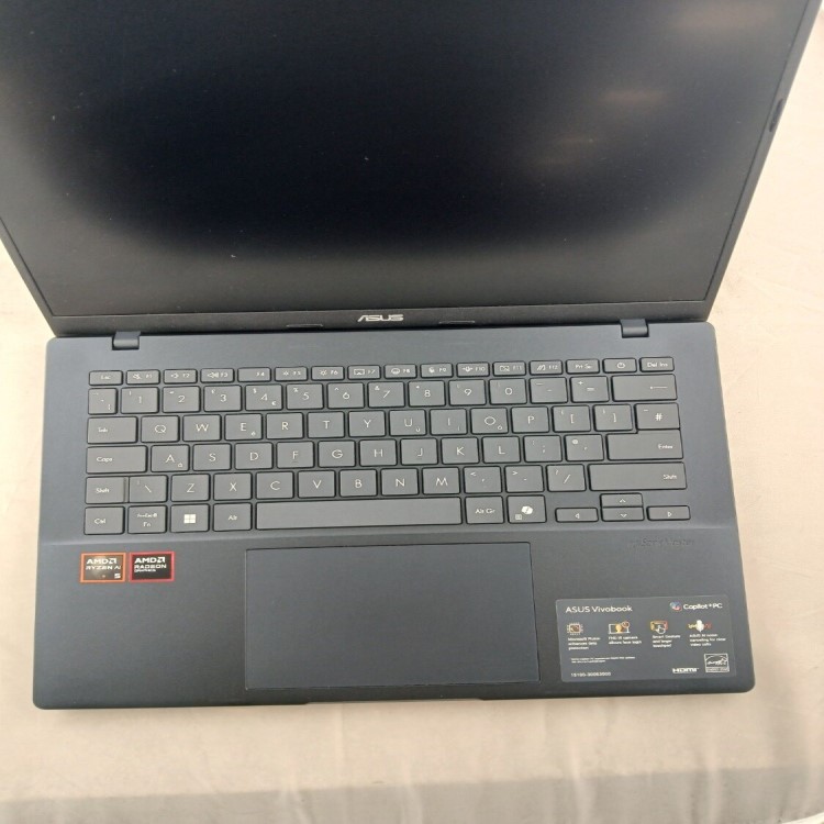 Refurbished ASUS Vivobook 14 M1407KA Ryzen AI 5 330 16GB RAM 512GB SSD 14 Inch Windows 11 Laptop